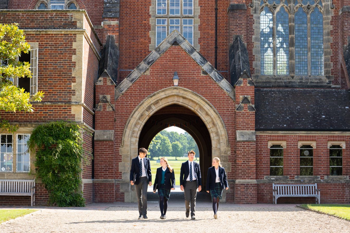 Tabara internationala de vara la Ardingly College, UK